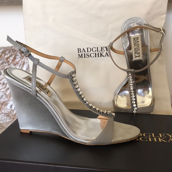 Badgley Mischka Deidra Silmet Fancy Wedge Heels - Picture 3 of 8